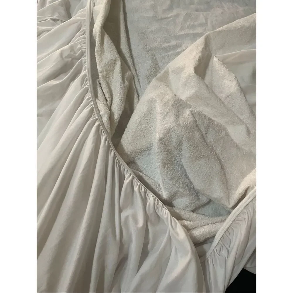 Protect-a-bed protective cover for full size bed 54x75x14” polyester/cotton